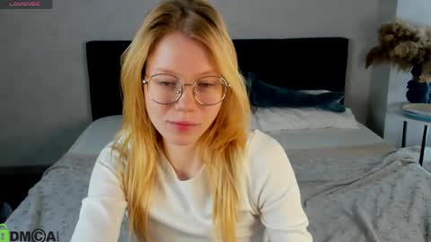 Esme Runn online show from 13, 5, 2026