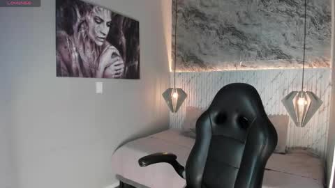 Esmeralda online show from 13, 4, 2026