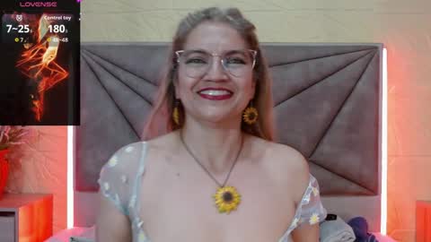 Esmeralda .INDEPENDENT MODEL online Monday to Saturday 3 pm Chicago online show from 23, 5, 2026