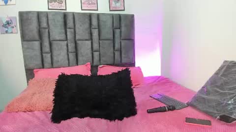 Snapshot of esmeraldaa_sc chatting on 10, 6, 2026 Perla online show from 10, 6, 2026