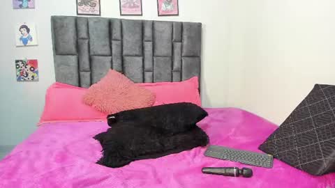 Snapshot of esmeraldaa_sc chatting on 24, 6, 2026 Perla online show from 24, 6, 2026