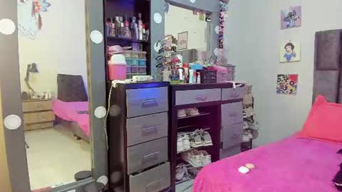 Snapshot of esmeraldaa_sc chatting on 17, 7, 2026 Perla online show from 17, 7, 2026