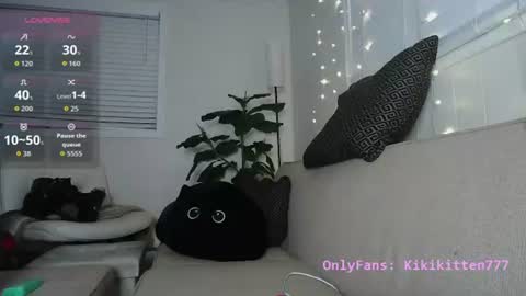 Snapshot of esoterickitten777 chatting on 6, 8, 2026 axe online show from 6, 8, 2026