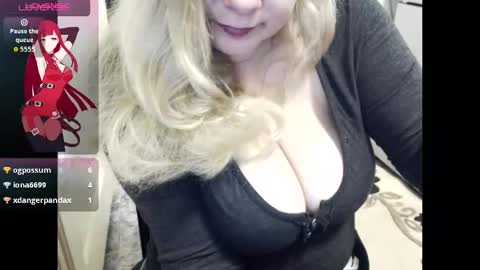 Snapshot of esra4u chatting on 1, 11, 2025 Esra online show from 1, 11, 2025