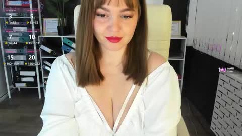 Snapshot of essensual_ chatting on 9, 9, 2025 Ava online show from 9, 9, 2025