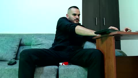 Esteban Fernandez online show from 3, 12, 2025