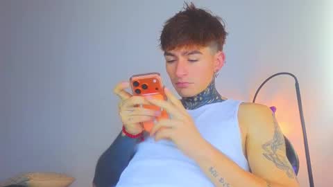 Esteban independent model online show from 19, 12, 2025