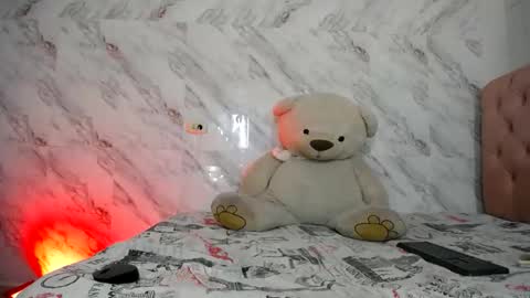 Snapshot of estefani_robles chatting on 11, 4, 2026 estefani robles online show from 11, 4, 2026