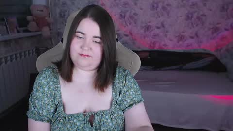 estelle_hicks online show from 18, 4, 2026