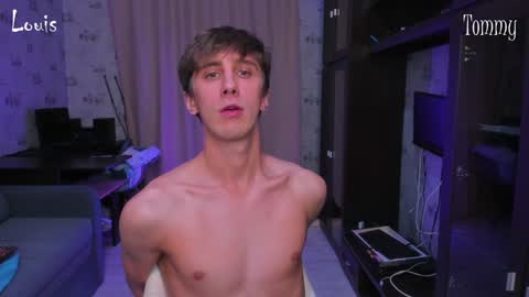 Snapshot of esthetics_boys chatting on 17, 12, 2024 LOUIS online show from 17, 12, 2024