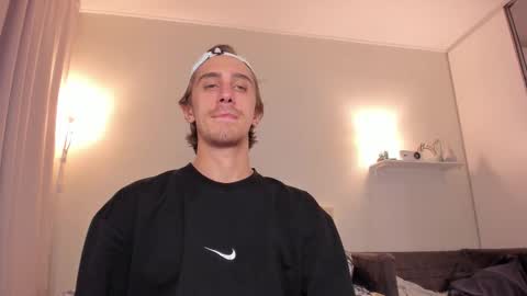 Snapshot of esthetics_boys chatting on 16, 9, 2025 LOUIS online show from 16, 9, 2025