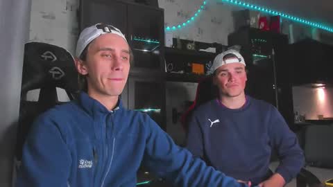 Snapshot of esthetics_boys chatting on 28, 9, 2025 LOUIS online show from 28, 9, 2025