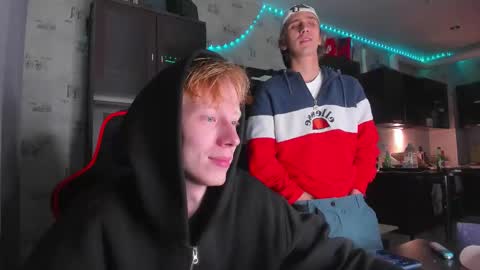 Snapshot of esthetics_boys chatting on 3, 10, 2025 LOUIS online show from 3, 10, 2025