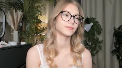 Natalie online show from 12, 9, 2025