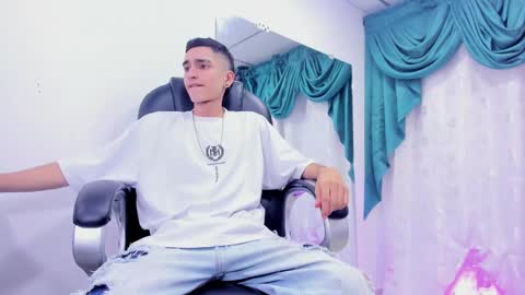 Snapshot of ethan_boy_ chatting on 8, 1, 2025 Ethan online show from 8, 1, 2025