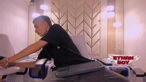 Snapshot of ethan_boy_ chatting on 4, 2, 2026 Ethan online show from 4, 2, 2026