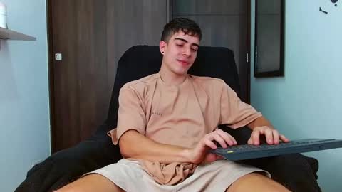Snapshot of ethangreey1 chatting on 5, 3, 2025 ethangreey1 online show from 5, 3, 2025