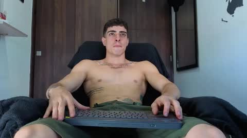 Snapshot of ethangreey1 chatting on 13, 10, 2025 ethangreey1 online show from 13, 10, 2025