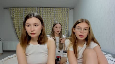 Veronica Tiia Lilith left to right online show from 3, 2, 2025