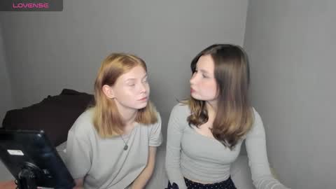 Veronica Tiia Lilith left to right online show from 17, 10, 2025