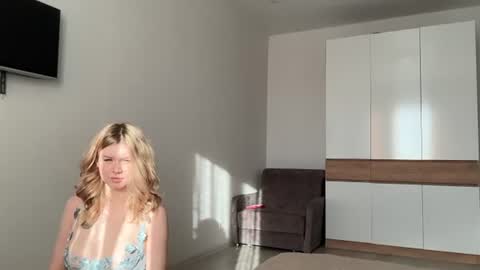 Snapshot of eumomino chatting on 22, 7, 2026 Veronica Tiia Lilith left to right online show from 22, 7, 2026