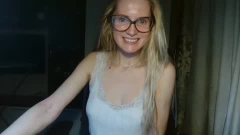 eva2323 online show from 8, 3, 2025