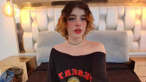 Snapshot of eva_halsey chatting on 23, 9, 2025 E V A online show from 23, 9, 2025