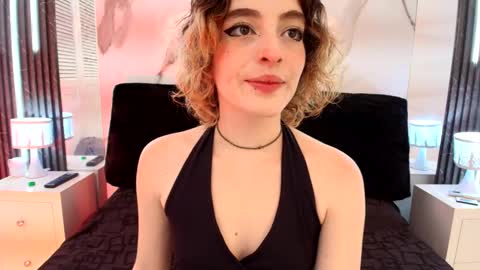 Snapshot of eva_halsey chatting on 24, 9, 2025 E V A online show from 24, 9, 2025