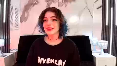 Snapshot of eva_halsey chatting on 21, 10, 2025 E V A online show from 21, 10, 2025