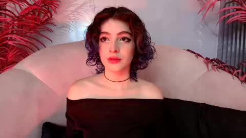 Snapshot of eva_halsey chatting on 23, 10, 2025 E V A online show from 23, 10, 2025