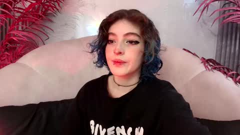 Snapshot of eva_halsey chatting on 27, 10, 2025 E V A online show from 27, 10, 2025