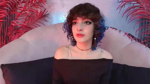 Snapshot of eva_halsey chatting on 5, 11, 2025 E V A online show from 5, 11, 2025