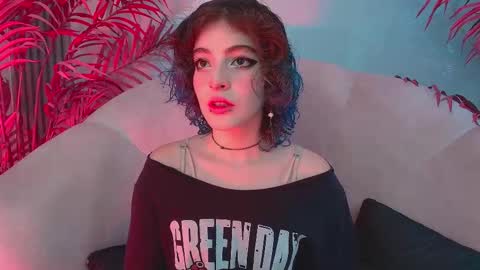 Snapshot of eva_halsey chatting on 6, 11, 2025 E V A online show from 6, 11, 2025