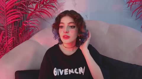 Snapshot of eva_halsey chatting on 21, 11, 2025 E V A online show from 21, 11, 2025