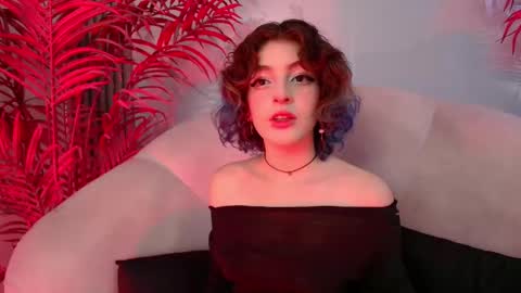 Snapshot of eva_halsey chatting on 4, 12, 2025 E V A online show from 4, 12, 2025