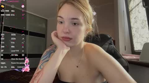 evacarter1 online show from 19, 10, 2025