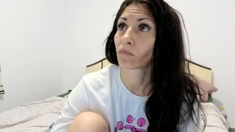 Snapshot of evacrisxxx chatting on 17, 7, 2026 hornycrissyyourlove online show from 17, 7, 2026