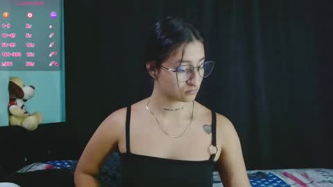 Snapshot of evah_lee chatting on 5, 10, 2025 Evah Lee online show from 5, 10, 2025