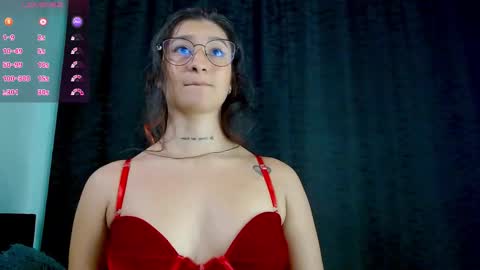 Snapshot of evah_lee chatting on 11, 10, 2025 Evah Lee online show from 11, 10, 2025