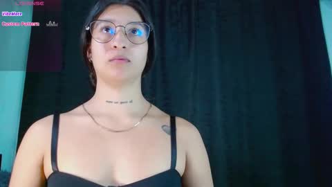 Snapshot of evah_lee chatting on 20, 10, 2025 Evah Lee online show from 20, 10, 2025