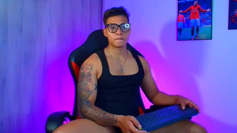 Snapshot of evan_greey chatting on 9, 10, 2025 EVAN GREY online show from 9, 10, 2025