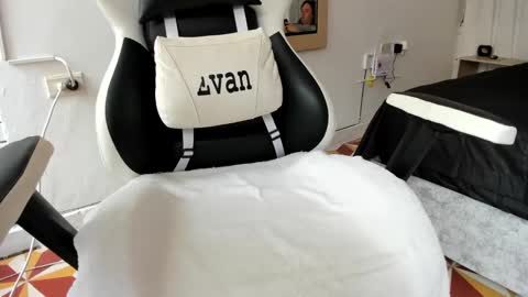 Snapshot of evans_king chatting on 8, 3, 2025 Evan online show from 8, 3, 2025