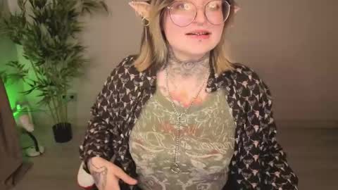 Snapshot of evathewitcher chatting on 9, 6, 2026 EvaTheWitcher online show from 9, 6, 2026