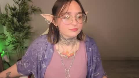 Snapshot of evathewitcher chatting on 10, 6, 2026 EvaTheWitcher online show from 10, 6, 2026