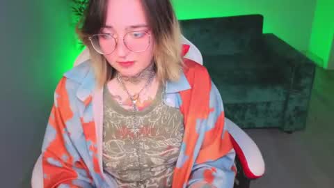 Snapshot of evathewitcher chatting on 16, 7, 2026 EvaTheWitcher online show from 16, 7, 2026