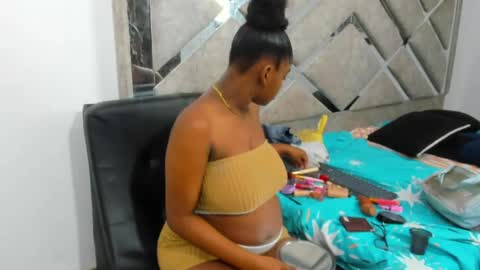 Eva And Emmanuel online show from 18, 5, 2026