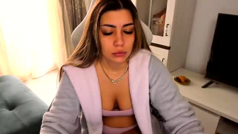 eveeevian online show from 12, 2, 2025