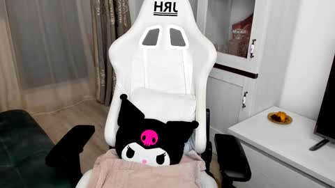 eveeevian online show from 5, 3, 2025