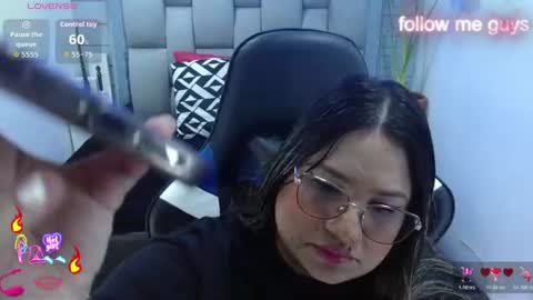 Snapshot of evelin_zaens chatting on 25, 6, 2026 evelin zaens online show from 25, 6, 2026