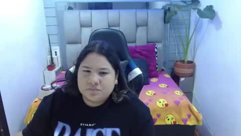 Snapshot of evelin_zaens chatting on 9, 7, 2026 evelin zaens online show from 9, 7, 2026